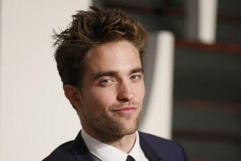 23 Febrero - Imágenes de Rob en la Fiesta de los Oscars de Vanity Fair!!! 166156392387460