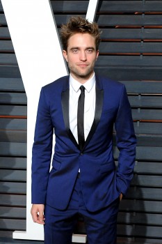 24 Febrero - Más imágenes de Rob y sus amigos en la fiesta de los Oscars de Vanity Fair!!! (22 Febrero) 1e5d7e392575838