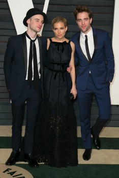 24 Febrero - Más imágenes de Rob y sus amigos en la fiesta de los Oscars de Vanity Fair!!! (22 Febrero) Ff8fc2392578680