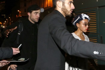 5 Marzo - Nuevas fotos y video de Rob y FKA Twigs en París, anoche!!! Aed3a4394991022