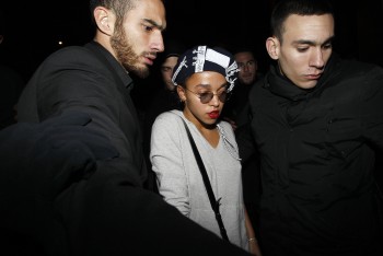 5 Marzo - Nuevas fotos y video de Rob y FKA Twigs en París, anoche!!! B3818f394990957