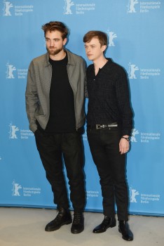 12 Marzo - Nuevas / Antiguas imágenes de Rob en la Berlinale, en HQ y UHQ!!! (Parte 1) 8fa64c395438292