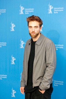 12 Marzo - Nuevas / Antiguas imágenes de Rob en la Berlinale, en HQ y UHQ!!! (Parte 1) B976e8395433444