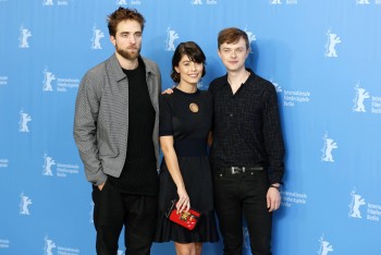 12 Marzo - Nuevas / Antiguas imágenes de Rob en la Berlinale, en HQ y UHQ!!! (Parte 1) 17610d395449319