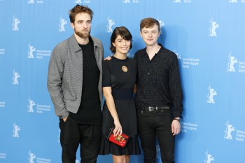 12 Marzo - Nuevas / Antiguas imágenes de Rob en la Berlinale, en HQ y UHQ!!! (Parte 1) 85d9ff395443311