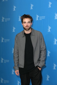 12 Marzo - Nuevas / Antiguas imágenes de Rob en la Berlinale, en HQ y UHQ!!! (Parte 1) B3351f395440216