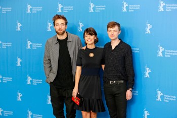 12 Marzo - Nuevas / Antiguas imágenes de Rob en la Berlinale, en HQ y UHQ!!! (Parte 1) C9384d395442444