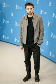 12 Marzo - Nuevas / Antiguas imágenes de Rob en la Berlinale, en HQ y UHQ!!! (Parte 1) Ee524a395446640