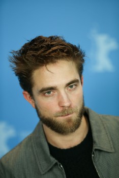 12 Marzo - Nuevas / Antiguas imágenes de Rob en la Berlinale, en HQ y UHQ!!! (Parte 1) 63a9bd395452300