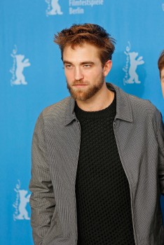 12 Marzo - Nuevas / Antiguas imágenes de Rob en la Berlinale, en HQ y UHQ!!! (Parte 1) Eaf16e395452731