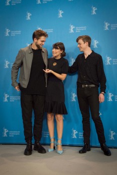 12 Marzo - Nuevas / Antiguas imágenes de Rob en la Berlinale, en HQ y UHQ!!! (Parte 1) Ed7910395452856