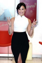 Demi Lovato - 'Good Morning America' in NYC 03/12/2015  49f7ae396916566