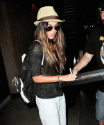 Megan Fox - Aereoporto di Los Angeles - 18 Mag 09 Db6c7a36288428