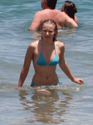 Kristen Bell - Bikini Candids - Hawaii - 18 giu 09 1ce2d139517424