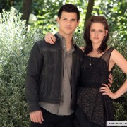 Kristen Stewart and Taylor Lautner at the 'Eclipse' photocall in Rome 86d6e484793700