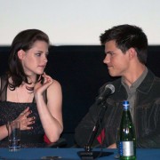 Kristen and Taylor at the 'Eclipse' press conference in Rome 1f7e4584914363