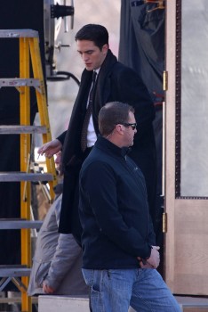 19 Febrero - Nuevas fotos de Rob y Dane Dehann llegando al set de "Life"!!! 2c1e6c309008462