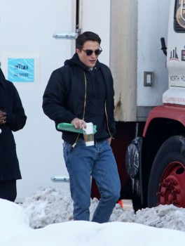 19 Febrero - Nuevas fotos de Rob y Dane Dehann llegando al set de "Life"!!! 4a7557309001272