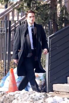 19 Febrero - Nuevas fotos de Rob y Dane Dehann llegando al set de "Life"!!! 33e2f8309053478