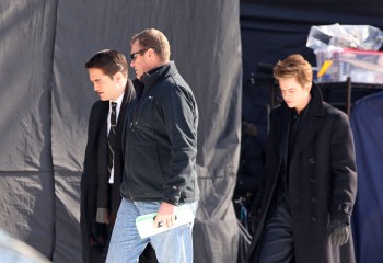 19 Febrero - Nuevas fotos de Rob y Dane Dehann llegando al set de "Life"!!! F889f1309053319