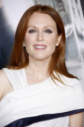 Julianne Moore - 'Non-Stop' premiere in LA 2/24/14  0f5731310449703