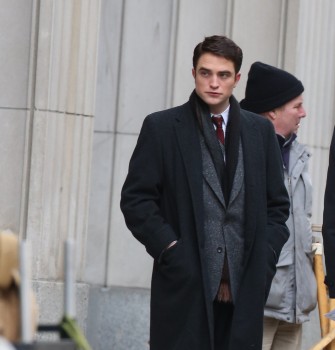 15 Marzo - Nuevas fotos de Rob en el set de "Life" !!!! E14eb4314521845