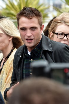 19 Mayo - Rob en el Photocall de Maps to the Stars en el Festival de Cine de Cannes 2014!!!! Fdde24327499004