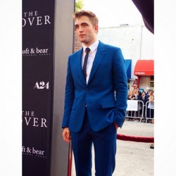 13 Junio - Más de Rob en la Premiere de The Rover en LA!!! A3a2bf332776435