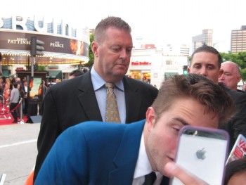 29 Junio - Más de 190 Fan Fotos de Rob de la premiere de "The Rover"!!! 221b08335011608