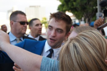 29 Junio - Más de 190 Fan Fotos de Rob de la premiere de "The Rover"!!! 713095335010064