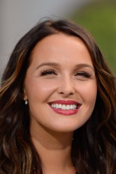  Camilla Luddington - 'Extra' at Universal Studios Hollywood Ff2045339092314