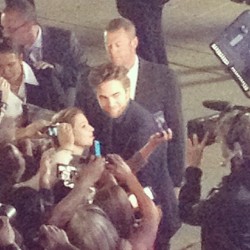 10 Septiembre - Rob en la Premiere de MTTS en TIFF!!! 9ebcb2350337508