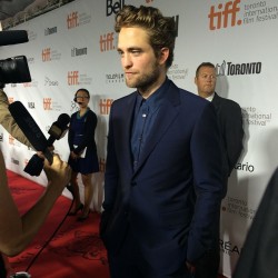 10 Septiembre - Rob en la Premiere de MTTS en TIFF!!! Dcf54f350340018