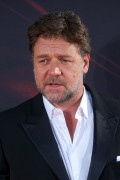 Расселл Кроу (Russell Crowe) Man of Steel (El Hombre de Acero) premiere at the Capitol cinema in Madrid, 17.06.13 (46xHQ) 388a23358749546