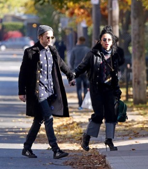 3 Noviembre - Nuevas fotos HQ de Rob y FKA Twigs en Toronto ayer!!! ( 2 Noviembre) * AÑADIDAS + IMÁGENES * 9cde28362059805