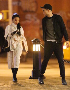 8 Noviembre - Nuevas imágenes HQ de Rob y FKA Twigs en New York!!! (5 Noviembre) 6781bd362878375