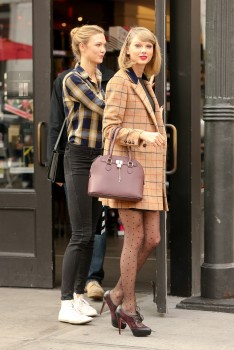 Taylor Swift Shopping in NYC 11/12/14 5e6146363967140