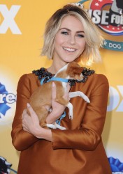  Julianne Hough - FOX's Cause For Paws: An All-Star Dog Spec 7a2f9f366270184