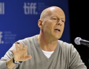 Брюс Уиллис (Bruce Willis) Looper Press Conference during the 2012 Toronto International Film Festival in Toronto,06.09.2012 - 41xHQ 67598e381288180