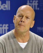 Брюс Уиллис (Bruce Willis) Looper Press Conference during the 2012 Toronto International Film Festival in Toronto,06.09.2012 - 41xHQ 84e3c3381287780