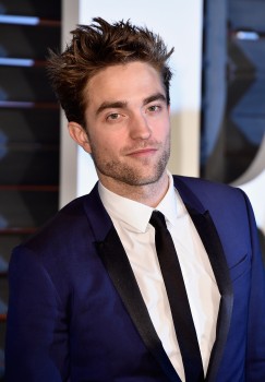 24 Febrero - Más imágenes de Rob y sus amigos en la fiesta de los Oscars de Vanity Fair!!! (22 Febrero) 17a517392574252