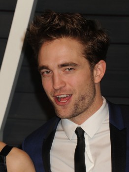 24 Febrero - Más imágenes de Rob y sus amigos en la fiesta de los Oscars de Vanity Fair!!! (22 Febrero) 5dedc9392577949