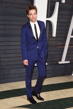 24 Febrero - Más imágenes de Rob y sus amigos en la fiesta de los Oscars de Vanity Fair!!! (22 Febrero) 5f3f56392576912