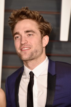 24 Febrero - Más imágenes de Rob y sus amigos en la fiesta de los Oscars de Vanity Fair!!! (22 Febrero) Dd3617392575339