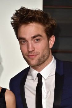 24 Febrero - Más imágenes de Rob y sus amigos en la fiesta de los Oscars de Vanity Fair!!! (22 Febrero) E57892392576558