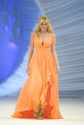 Кейт Аптон (Kate Upton) walking the runway at Liverpool Fashion Fest AW 2012 in Mexico City, 01.03.2012 (48xHQ) 52722d393942123