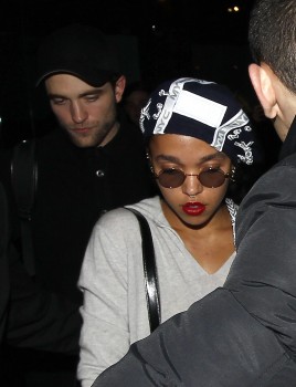 5 Marzo - Nuevas fotos y video de Rob y FKA Twigs en París, anoche!!! 1f1d4a394991254