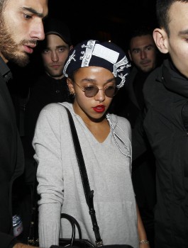 5 Marzo - Nuevas fotos y video de Rob y FKA Twigs en París, anoche!!! 8c5d42394990928