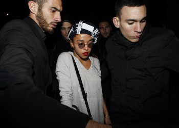 5 Marzo - Nuevas fotos y video de Rob y FKA Twigs en París, anoche!!! Aa34bc394990942