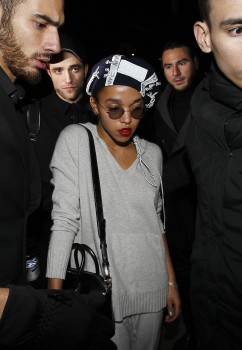 5 Marzo - Nuevas fotos y video de Rob y FKA Twigs en París, anoche!!! B9f791394990912